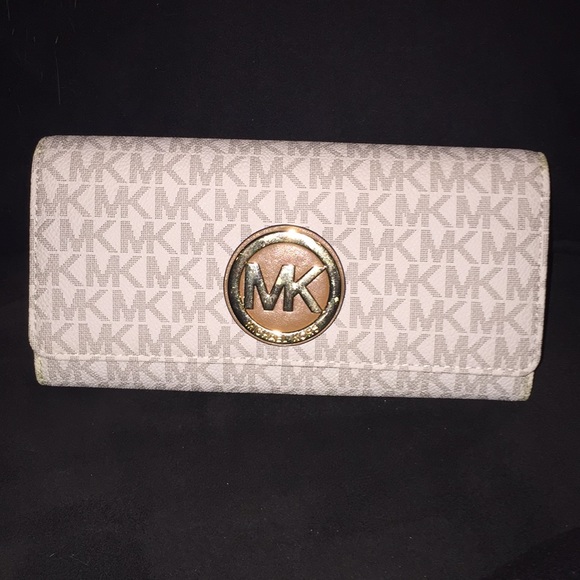Michael Kors Handbags - New Michael Kors wallet